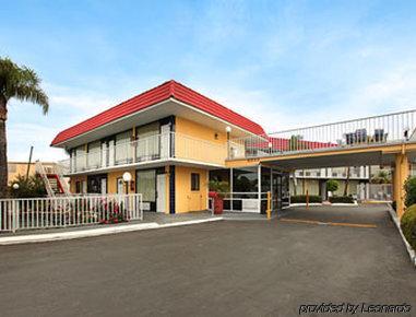 Express Inn & Suites Clearwater Pinellas Park Bagian luar foto