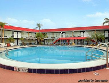 Express Inn & Suites Clearwater Pinellas Park Bagian luar foto