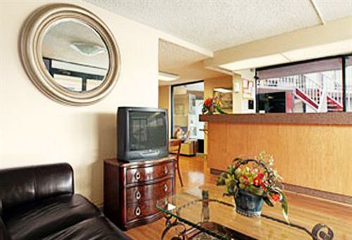 Express Inn & Suites Clearwater Pinellas Park Bagian luar foto