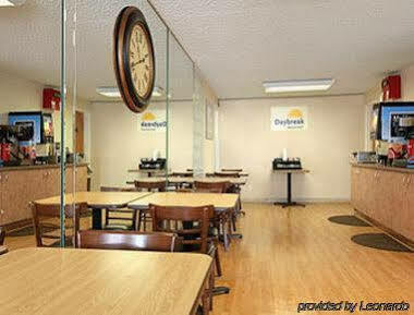 Express Inn & Suites Clearwater Pinellas Park Bagian luar foto