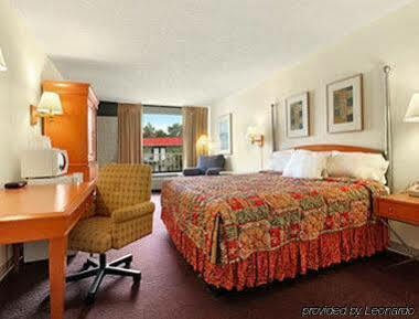 Express Inn & Suites Clearwater Pinellas Park Bagian luar foto